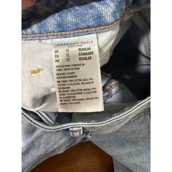American Eagle Strigid High Rise Mom Jeans Light Wash Casual Minimalist Sz 12 - Picture 7 of 8